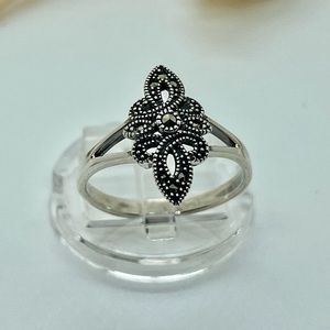 Pretty 925 Silver Unique Fleur de Lis Marcasite Ring for women.R3
